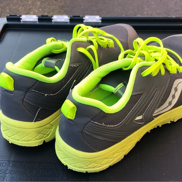 Saucon scohesion Women’s Gray Lime Athletic Running Sneakers Size 5M - Picture 4 of 9
